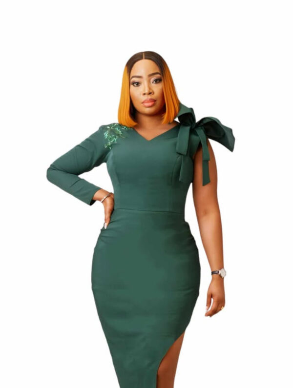 ZASBERRY_WOOL_CREPE_GREEN_GOWN_e60e2441-9e0e-4d62-8710-cfe6d36a7700.jpg